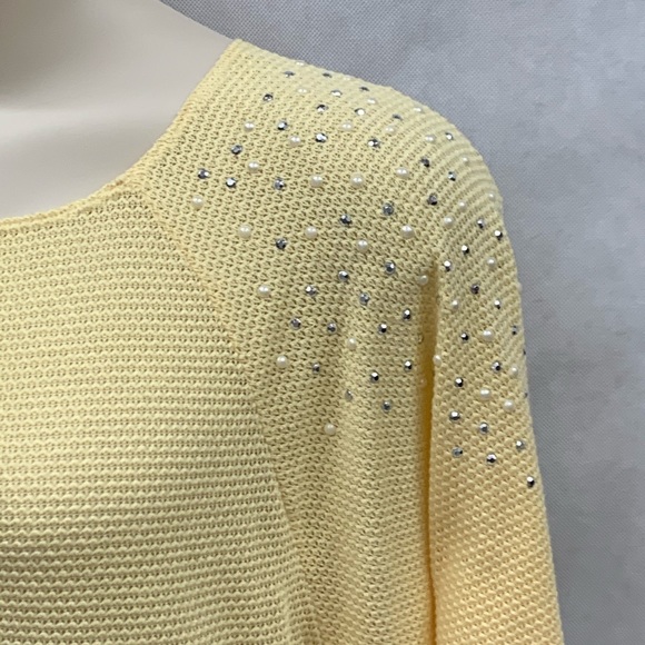 SJS yellow knit top with pearls and silver accents - Picture 3 of 6